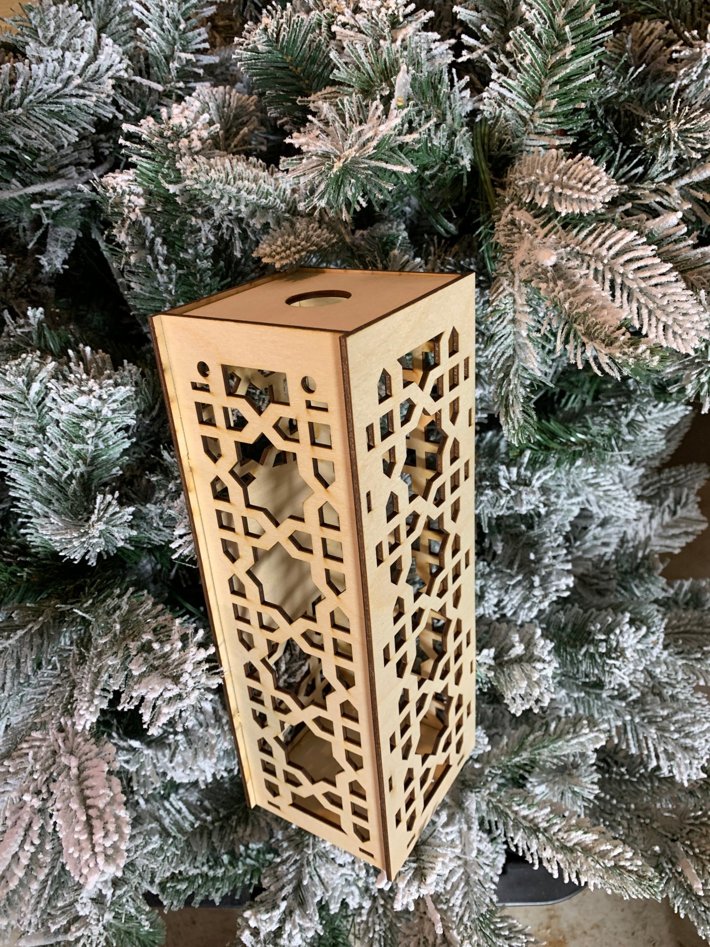 Plywood wine box with geometric design and